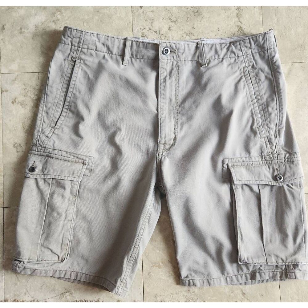 R24 Levi Strauss stone colored men's cargo shorts with button flap pockets Sz 36